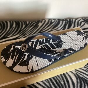 NIB Michael Kors flip flops NAVY